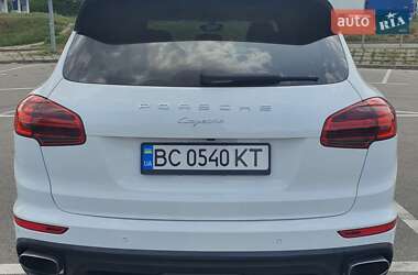 Внедорожник / Кроссовер Porsche Cayenne 2016 в 