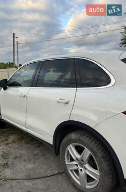 Внедорожник / Кроссовер Porsche Cayenne 2012 в 