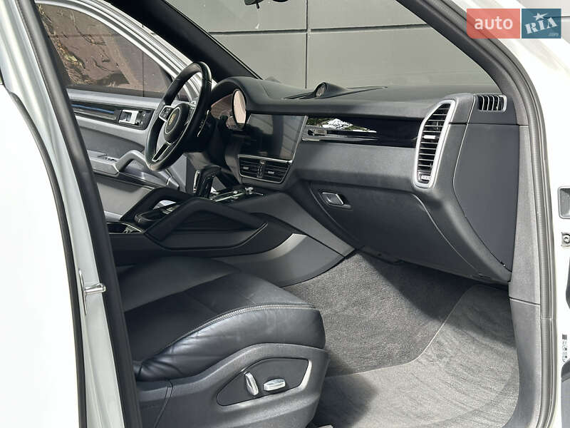 Внедорожник / Кроссовер Porsche Cayenne 2018 в Одессе фото 35 Внедорожник / Кроссовер Porsche Cayenne 2018 в Одессе