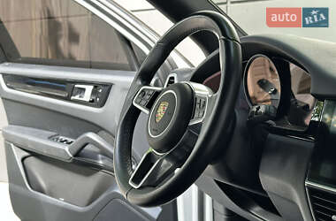 Внедорожник / Кроссовер Porsche Cayenne 2018 в 