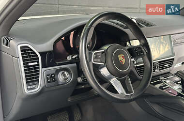 Внедорожник / Кроссовер Porsche Cayenne 2018 в 