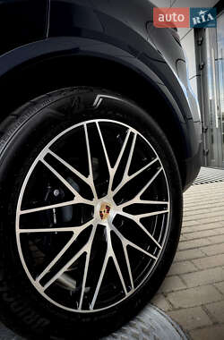 Внедорожник / Кроссовер Porsche Cayenne 2024 в 