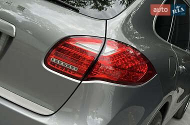 Внедорожник / Кроссовер Porsche Cayenne 2014 в 