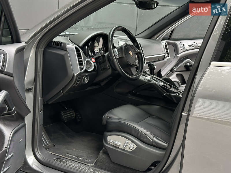 Внедорожник / Кроссовер Porsche Cayenne 2014 в Одессе