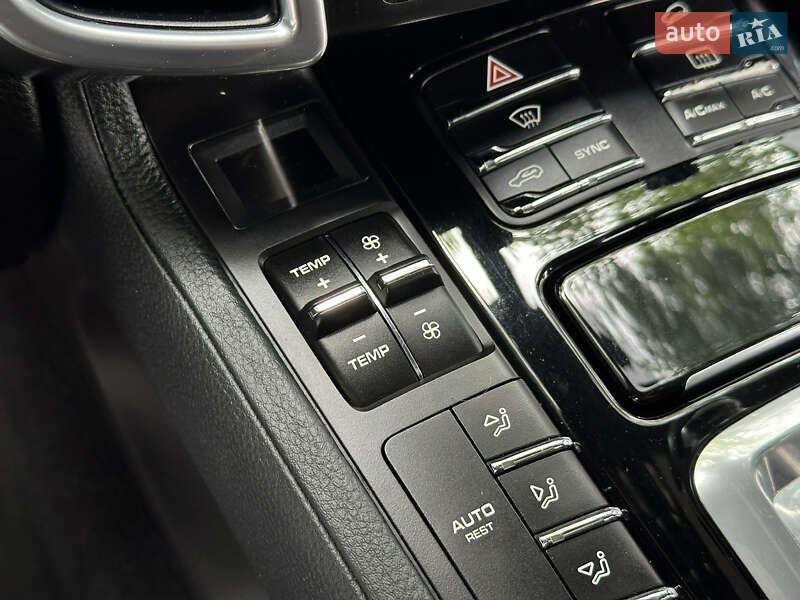 Внедорожник / Кроссовер Porsche Cayenne 2014 в Одессе