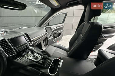 Внедорожник / Кроссовер Porsche Cayenne 2014 в 