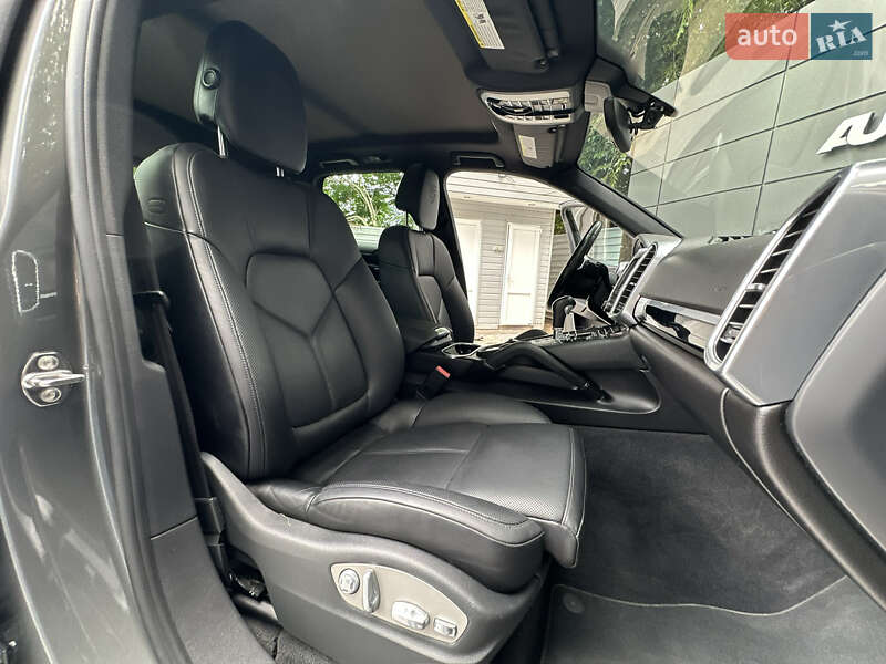Внедорожник / Кроссовер Porsche Cayenne 2014 в Одессе