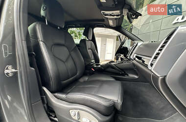 Внедорожник / Кроссовер Porsche Cayenne 2014 в 