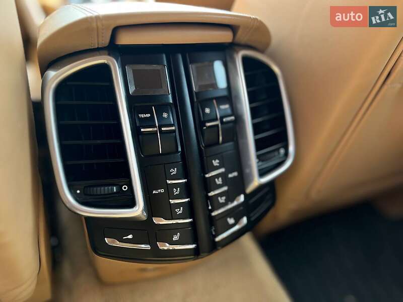 Внедорожник / Кроссовер Porsche Cayenne 2010 в Харькове