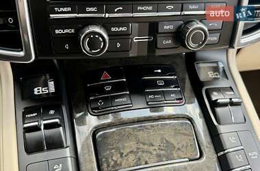 Внедорожник / Кроссовер Porsche Cayenne 2011 в 