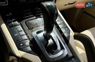 Внедорожник / Кроссовер Porsche Cayenne 2011 в 