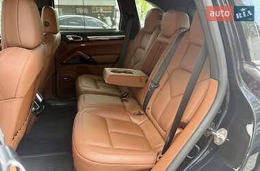 Внедорожник / Кроссовер Porsche Cayenne 2016 в 