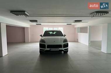 Внедорожник / Кроссовер Porsche Cayenne 2018 в 