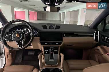 Внедорожник / Кроссовер Porsche Cayenne 2018 в 