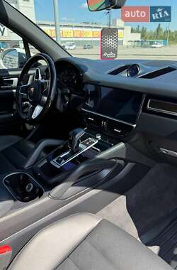 Внедорожник / Кроссовер Porsche Cayenne 2021 в 