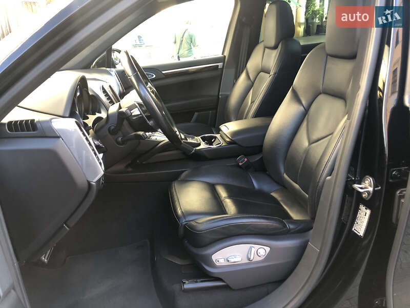 Позашляховик / Кросовер Porsche Cayenne 2015 в Одесі