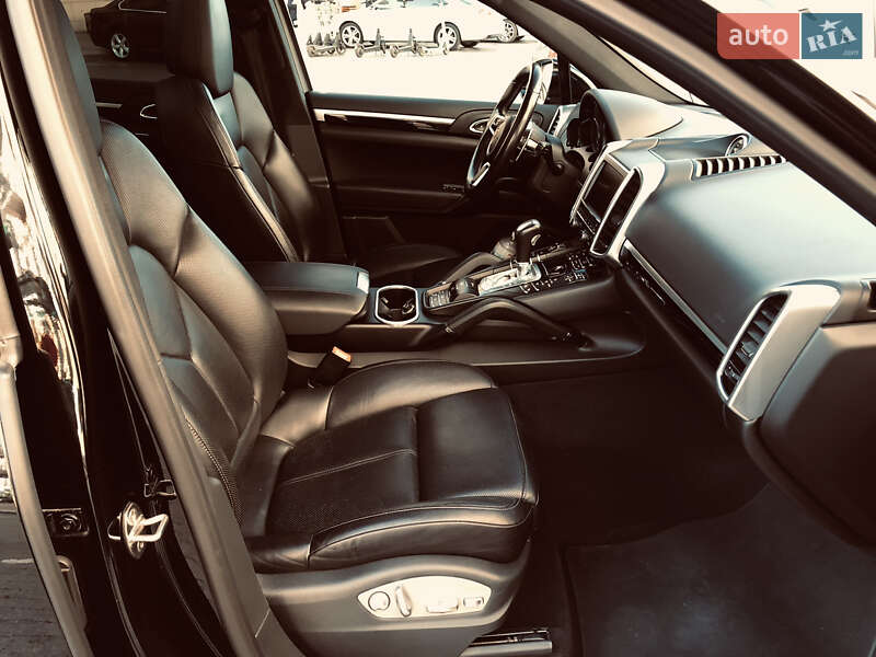 Позашляховик / Кросовер Porsche Cayenne 2015 в Одесі
