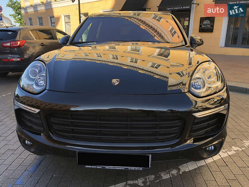 Позашляховик / Кросовер Porsche Cayenne 2015 в Одесі