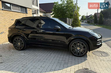 Внедорожник / Кроссовер Porsche Cayenne 2021 в 