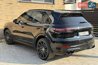 Внедорожник / Кроссовер Porsche Cayenne 2021 в 
