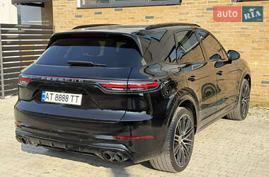 Внедорожник / Кроссовер Porsche Cayenne 2021 в 