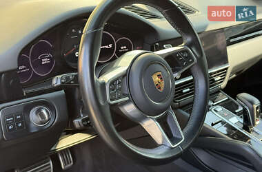 Внедорожник / Кроссовер Porsche Cayenne 2021 в 