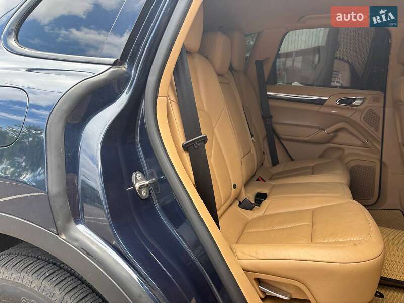 Внедорожник / Кроссовер Porsche Cayenne 2013 в Киеве