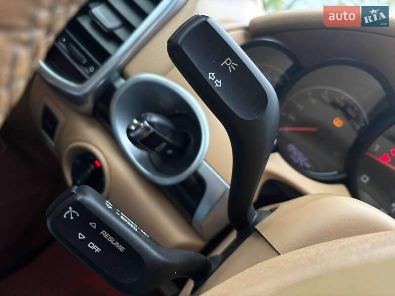 Внедорожник / Кроссовер Porsche Cayenne 2013 в Киеве