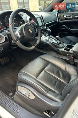 Внедорожник / Кроссовер Porsche Cayenne 2013 в 