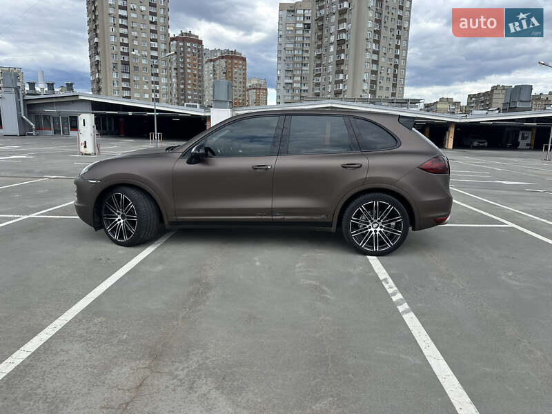 Внедорожник / Кроссовер Porsche Cayenne 2010 в Киеве