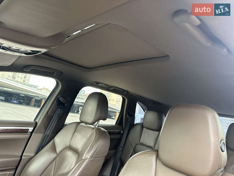 Внедорожник / Кроссовер Porsche Cayenne 2010 в Киеве