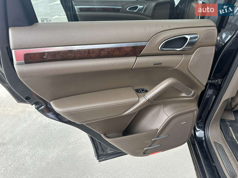 Внедорожник / Кроссовер Porsche Cayenne 2010 в Киеве