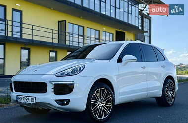 Внедорожник / Кроссовер Porsche Cayenne 2015 в 