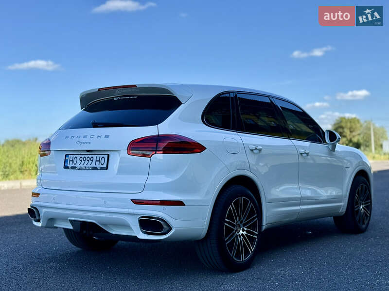 Внедорожник / Кроссовер Porsche Cayenne 2015 в Тернополе
