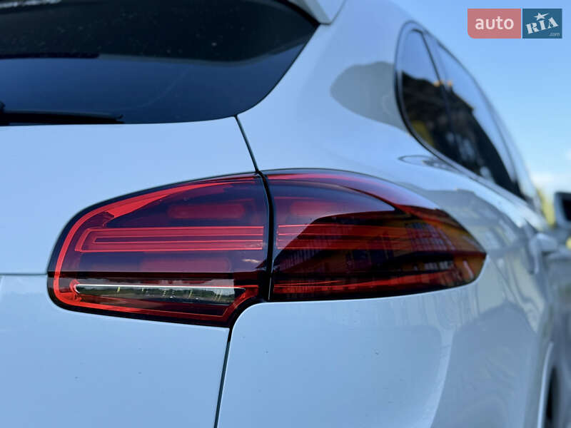 Внедорожник / Кроссовер Porsche Cayenne 2015 в Тернополе