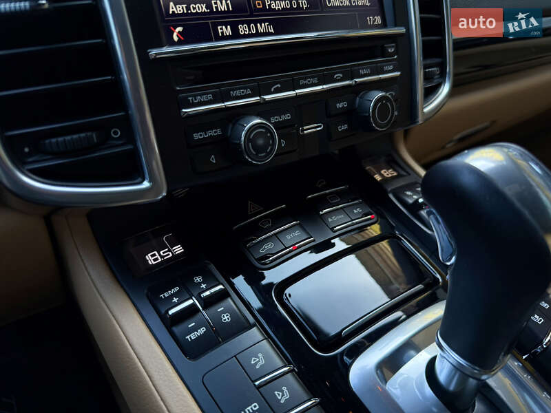 Внедорожник / Кроссовер Porsche Cayenne 2015 в Тернополе