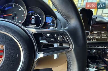 Внедорожник / Кроссовер Porsche Cayenne 2015 в 