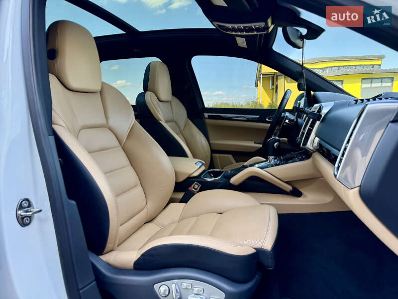 Внедорожник / Кроссовер Porsche Cayenne 2015 в Тернополе