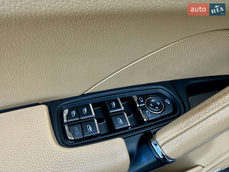 Внедорожник / Кроссовер Porsche Cayenne 2015 в Тернополе