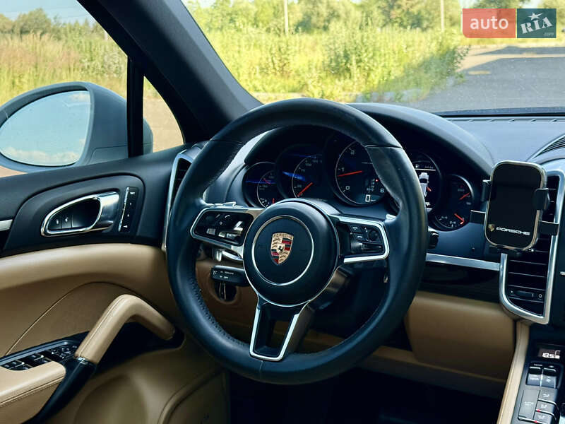 Внедорожник / Кроссовер Porsche Cayenne 2015 в Тернополе