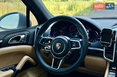Внедорожник / Кроссовер Porsche Cayenne 2015 в 