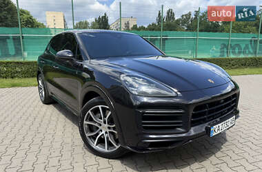 Внедорожник / Кроссовер Porsche Cayenne 2018 в 