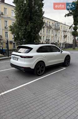 Внедорожник / Кроссовер Porsche Cayenne 2020 в 