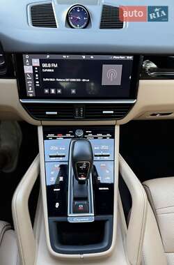 Внедорожник / Кроссовер Porsche Cayenne 2020 в 