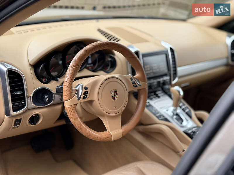 Позашляховик / Кросовер Porsche Cayenne 2010 в Києві
