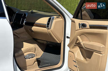Внедорожник / Кроссовер Porsche Cayenne 2012 в 