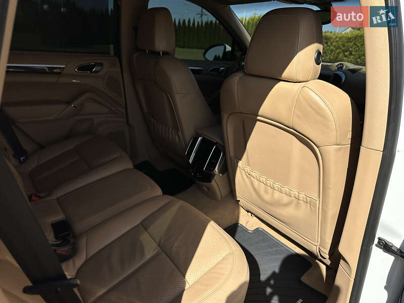 Внедорожник / Кроссовер Porsche Cayenne 2012 в Львове