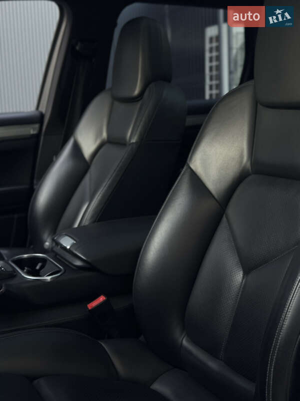 Внедорожник / Кроссовер Porsche Cayenne 2011 в Остроге фото 33 Внедорожник / Кроссовер Porsche Cayenne 2011 в Остроге