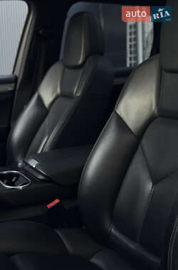 Внедорожник / Кроссовер Porsche Cayenne 2011 в 
