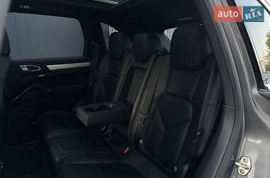 Внедорожник / Кроссовер Porsche Cayenne 2011 в 